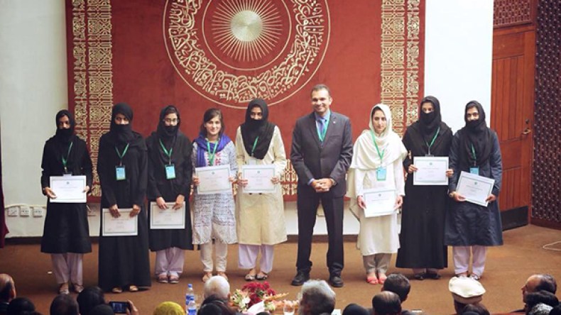 “الأحمدية” تستهدف جزائريات في الحمّامات والأعراس!