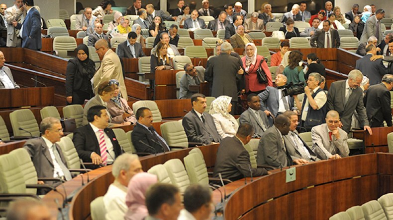الإشاعات وتسريب الأسماء يحبس أنفاس آلاف المترشحين
