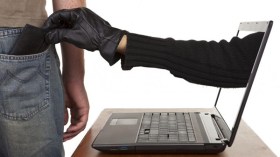 محتالون يسلبون الناس أموالهم عبر الفايسبوك