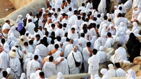حجاج يقتحمون المخيمات ويطردون حاجات جزائريات!