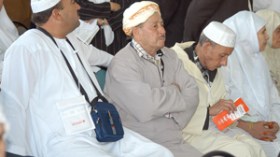 الإكراميات تسرّب 2000 دفتر خاص بالحج تحت الطاولة !