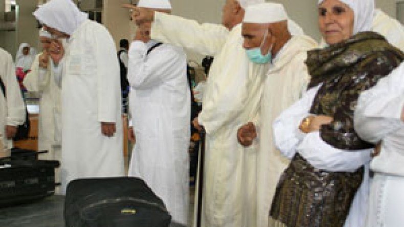 إجراءات أمنية مشددة بمطار الحجاج ومنع المرافقين من الدخول