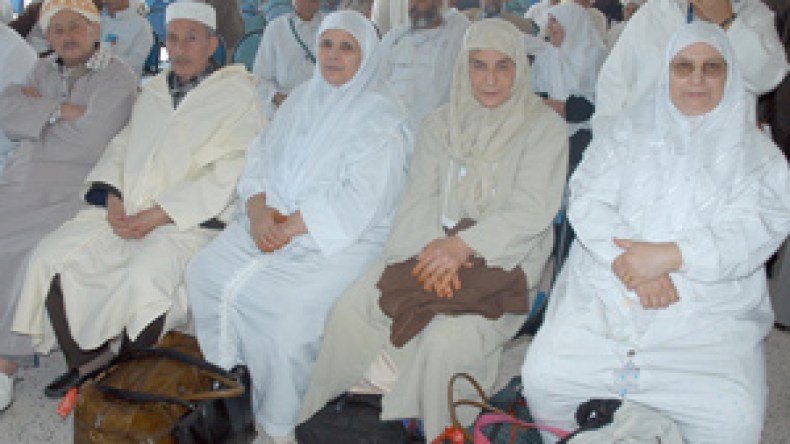 وزارة الصحة تستلم الدفاتر الصحية للحجاج لتوزيعها على الولايات