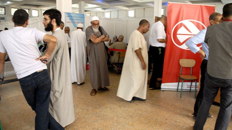 حجاج جزائريون “يحتجزون” قرابة 15 ساعة بمطار جدة