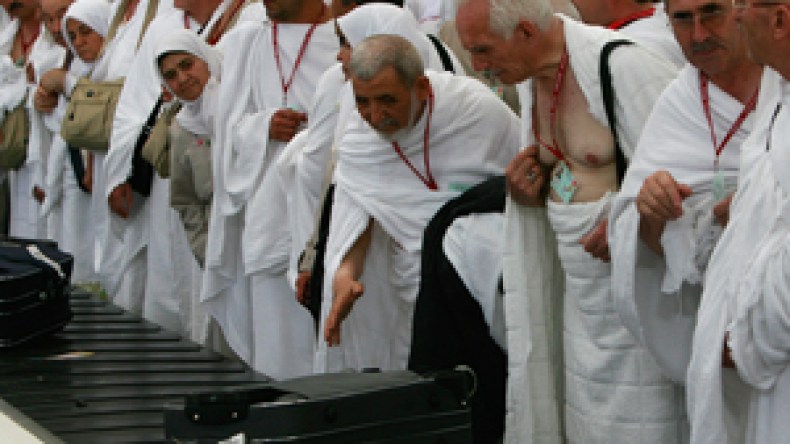 الجزائر تسجل 98 ألف معتمر رغم انتشار أنفلونزا الخنازير