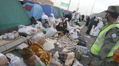 Algerian pilgrims protest in Saudi Arabia for sleeping amid rubbish