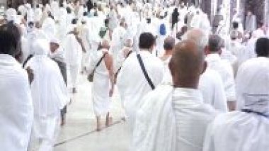 Les pelerins affluent à Minane avant leur stationnement samedi sur le Mont Arafat