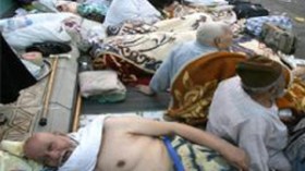 الحجاج‮ ‬يفترشون‮ ‬طرقات‮ ‬مكة