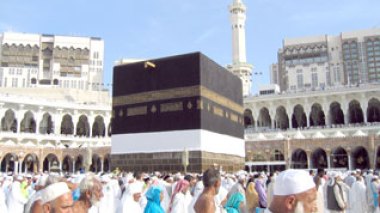 Algeria vaccinates pilgrims against swine flu