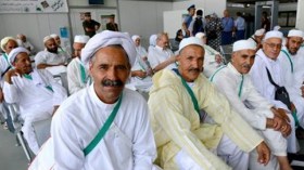 الوزير عيسى: في كل طائرة إمام جزائري فاستفتوا أئمتنا فقط