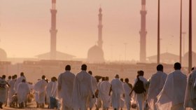 الحكومة تجتمع بـ6 آلاف حاج في القاعة البيضاوية قبل سفرهم!