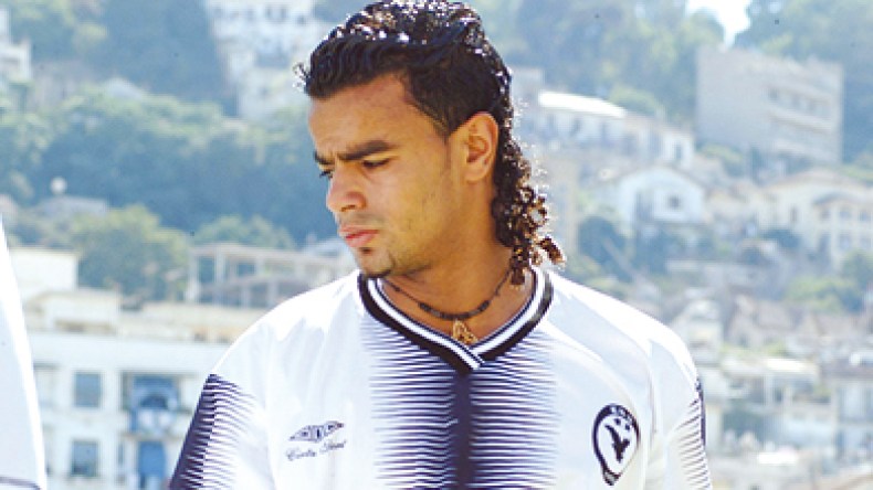 حاج عيسى يتدرب مع بورتسموث صائما وبلحاج يوفر له الرعاية