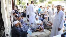 شهر في العراء.. لأجل تأشيرة المجاملة!