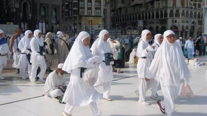 حاجات غير محجبات.. يزرن البقاع ويرفضن الحجاب!