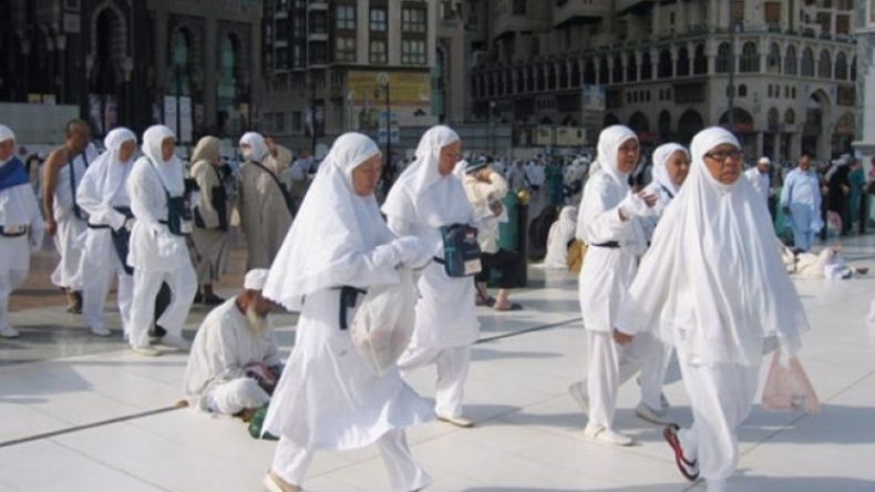 حاجات غير محجبات.. يزرن البقاع ويرفضن الحجاب!