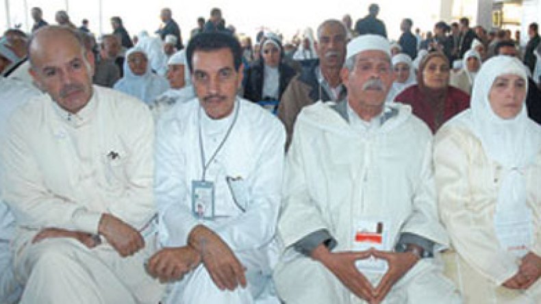 مئات الجزائريين يحرمون من عمرة رمضان لنقص الرحلات الجوية