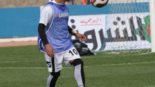 حاج‭ ‬عيسى‭ ‬ولموشية‭ ‬يتألقان‭ ‬وينتظران‭ ‬التفاتة‭ ‬سعدان