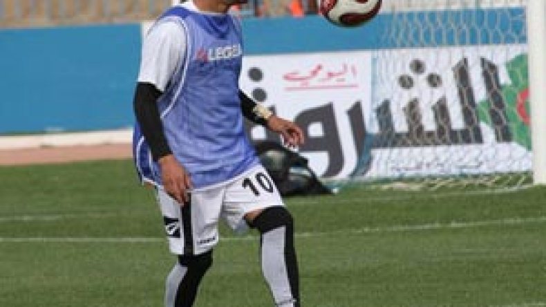 حاج‭ ‬عيسى‭ ‬ولموشية‭ ‬يتألقان‭ ‬وينتظران‭ ‬التفاتة‭ ‬سعدان