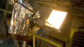 قوادرية يتوعد بشل ورشات الحديد والفولاذ والإدارة الفرنسية تهدد بخصم الرواتب