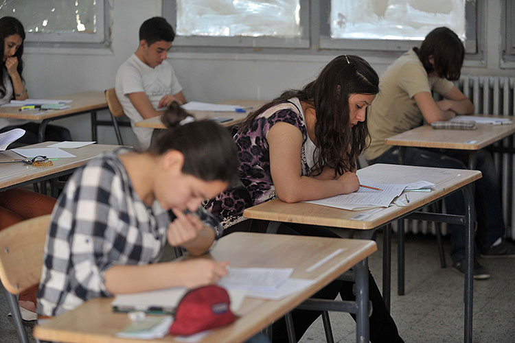 Les syndicats de l’Education ripostent à Hadjar