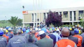 بن مرادي يتعهّد بتفكيك قنابل الحجار وتلبية انشغالات العمال