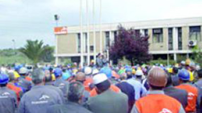 بن مرادي يتعهّد بتفكيك قنابل الحجار وتلبية انشغالات العمال