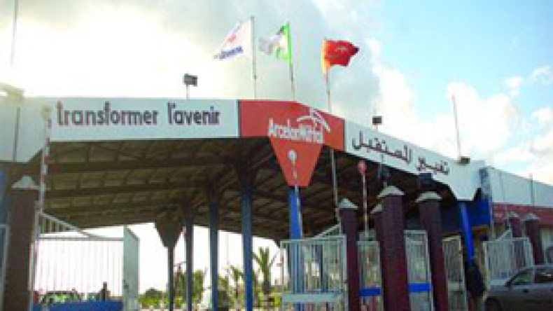 200‮ ‬عامل‭ ‬بشركات‭ ‬المناولة‭ ‬بمركب‭ ‬الحجار‭ ‬يهددّون‭ ‬بالانتحار‭ ‬الجماعي؟