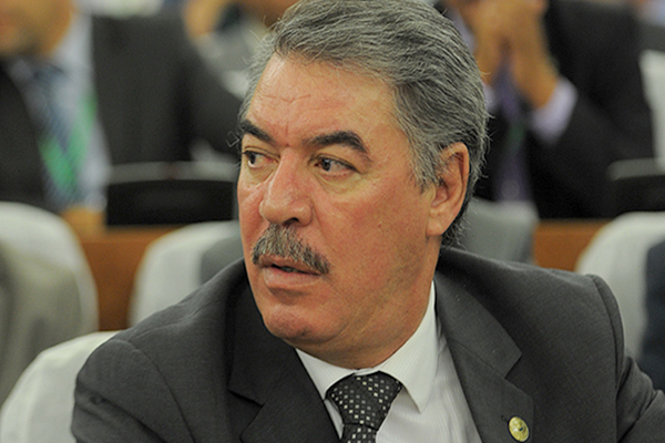 Tahar Hadjar exhorte les universitaires à adhérer au FLN