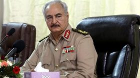 Haftar annonce le transfert du pouvoir à l’armée