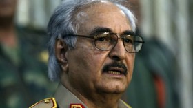 قوات حفتر تسيطر على حي في بنغازي