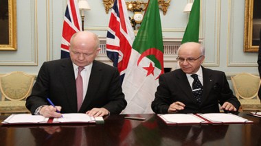 Mourad Medelci s’entretient avec Laurent Fabius et William Burns
