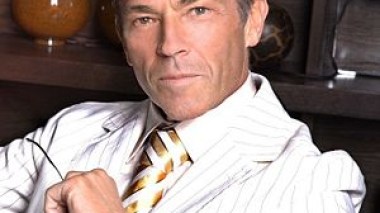 Jörg Haider décède dans  un accident de voiture