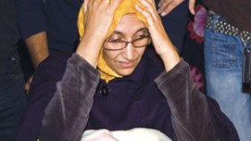 أمينتو حيدار تعود إلى وطنها وسط استقبال شعبي مهيب