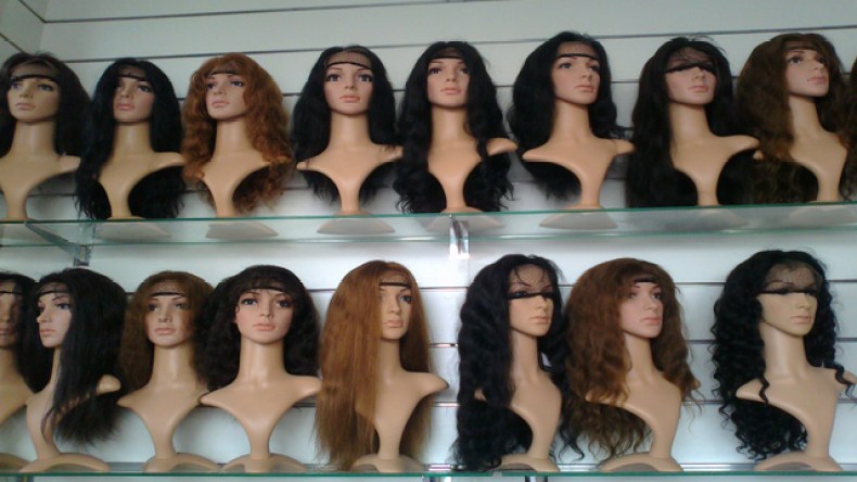 الشعر الهندي “ريمي خام” يزين رؤوس الجزائريات