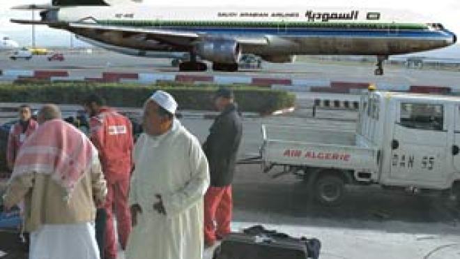 حجاج وكالة “آل تور” يسافرون إلى البقاع المقدسة