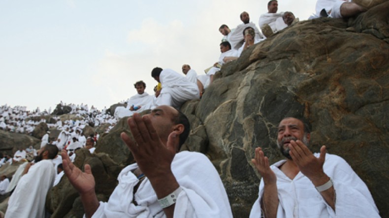 فوطة الإحرام وحنة الحج للإفلات من العنوسة