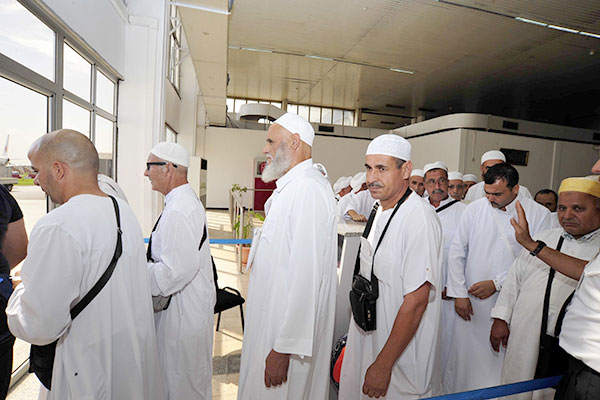 Over 60.000 Algerians To Perform Ramadan Umrah