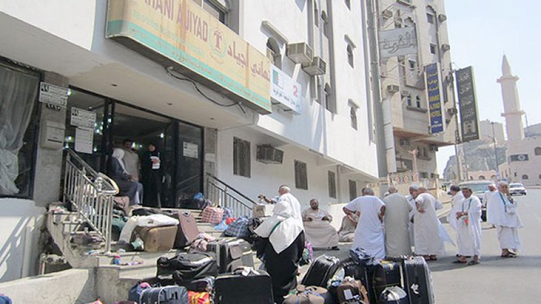 هلع إثر انقطاع التيار الكهربائي وتوقف المصاعد في فندق لحجاج جزائريين