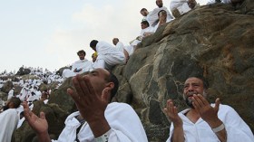 الحجاج الأحرار عالقون بسبب التأشيرة