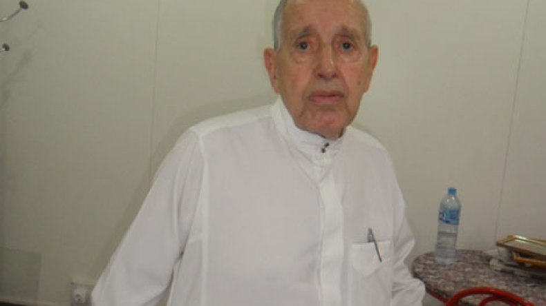 الحاج أحمد زار البقاع المقدسة 41 مرة بين حجة وعمرة