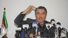 طلبة كلية الطب بوهران يناشدون حجار التدخل