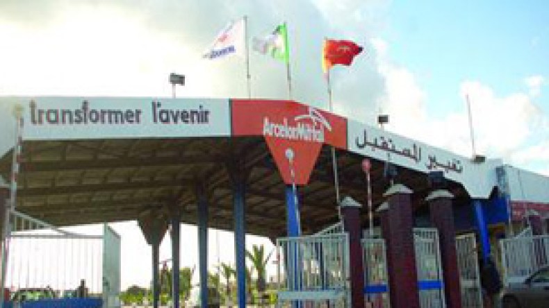 لاعب كرة قدم يستحوذ على نصف مليار من أموال العمال