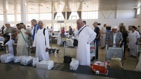 حجاج يبكون موتاهم.. حسرة وغضب من الفوضى وسوء التنظيم