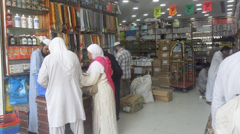 الحجاج الجزائريون “يهجمون” على محلات مكة والمدينة لاقتناء الهدايا