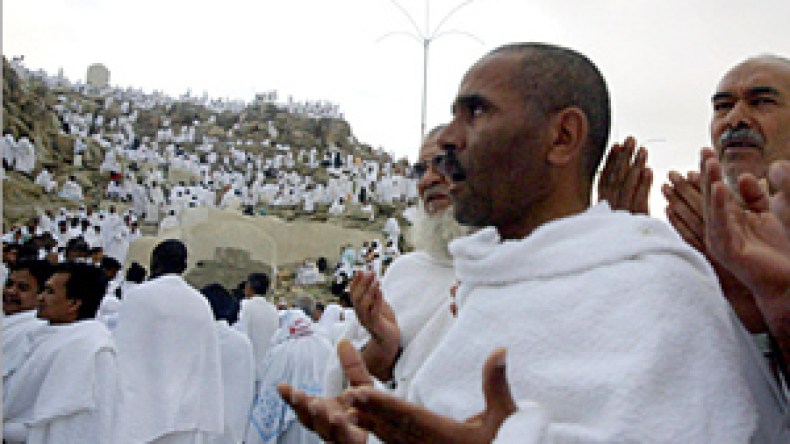 ترحيل أربعة حجاج إلى الجزائر بسبب تدهور أوضاعهم الصحية