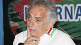 خاليلوزيتش لن يستقيل ومتمسك بقيادة “الخضر” في مونديال البرازيل