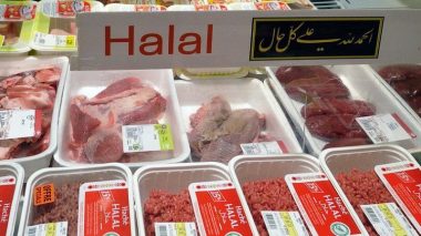 La France interdit l’abattage rituel halal des volailles