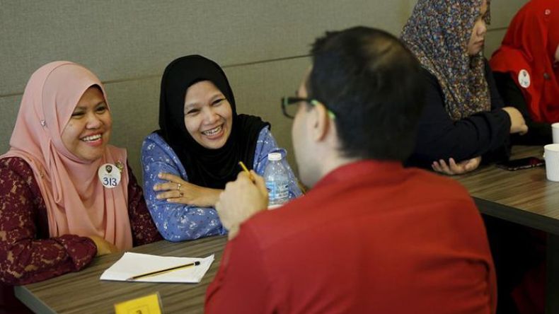 “التعارف الحلال”.. جديد البحث عن الأزواج في ماليزيا