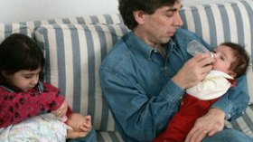 نساء يحرمن أطفالهن حليب الأم بحجة الرشاقة والعمل