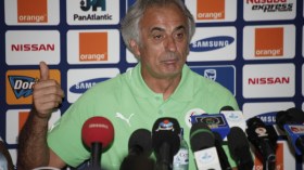 خاليلوزيتش يطلب من الفاف مهلة قبل تأهيل بن طالب من الفيفا